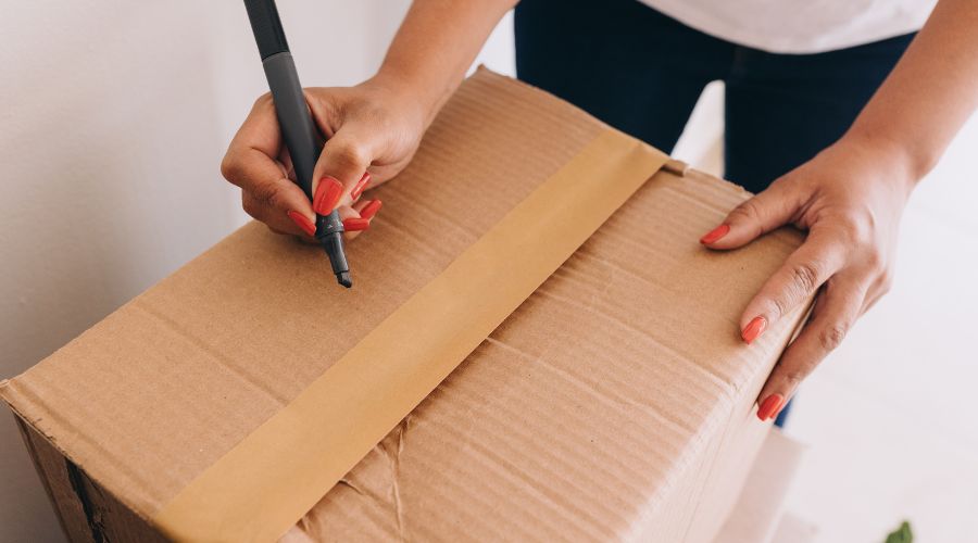 How to pack necklaces